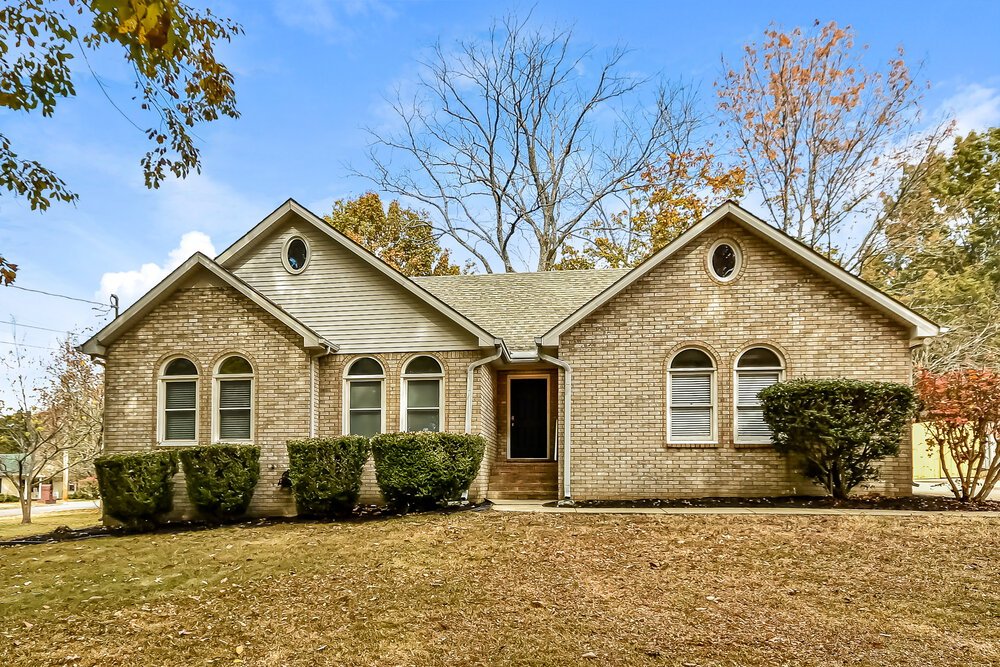 3-Bed Rental on 111 Brookfield Ct photo 1