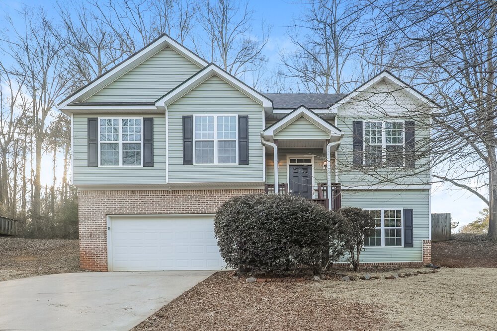 4-Bed Rental on 18 Forrest Ln photo 1