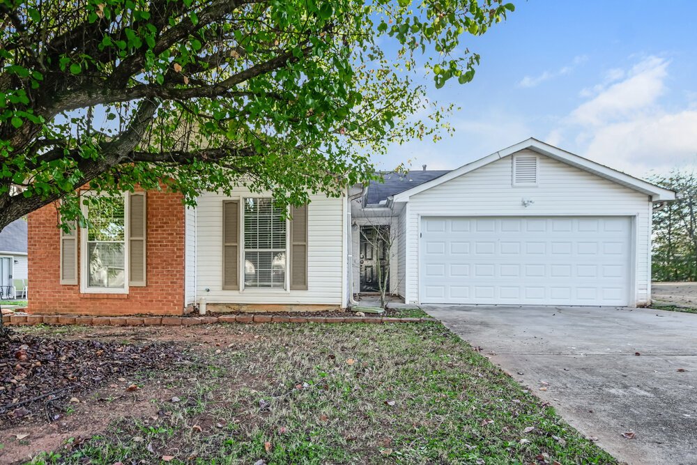 3-Bed Rental on 337 Autumn Lake photo 1