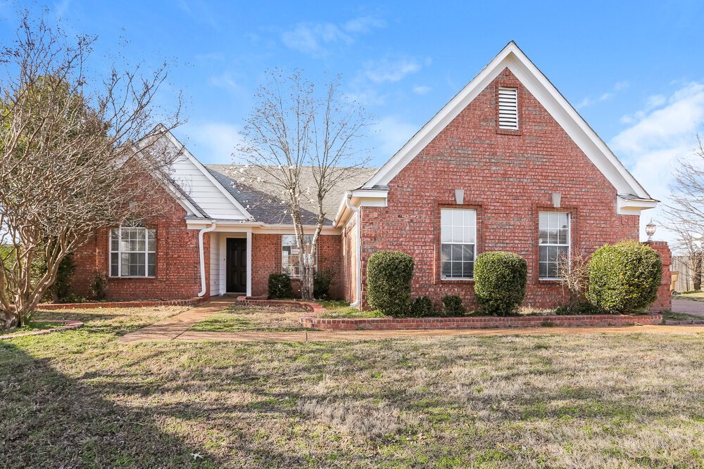 3-Bed Rental on 6688 Ross Manor photo 1