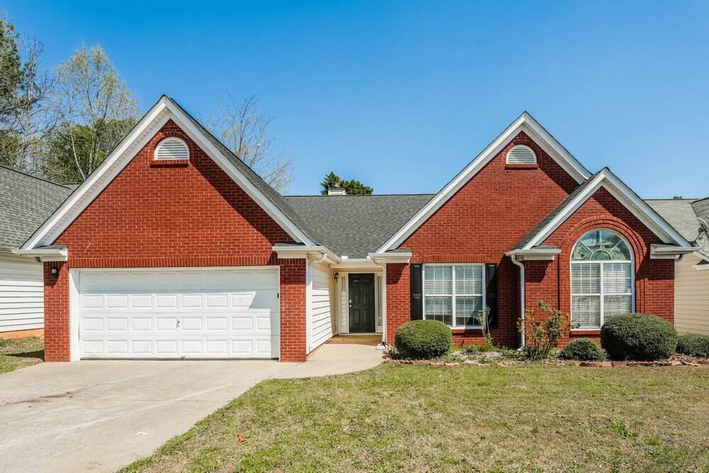 4-Bed Rental on 920 Glen Oaks photo 1