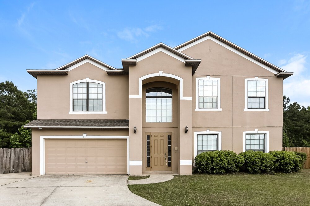 5-Bed Rental on 703 Red Cedar photo 1