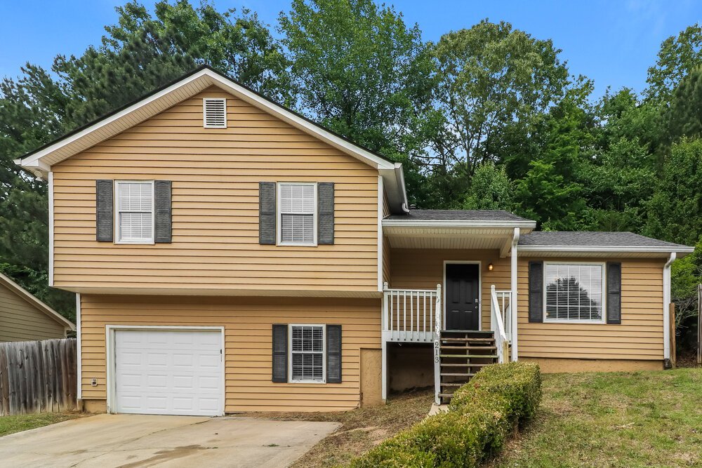 3-Bed Rental on 213 Hampton Drive photo 1