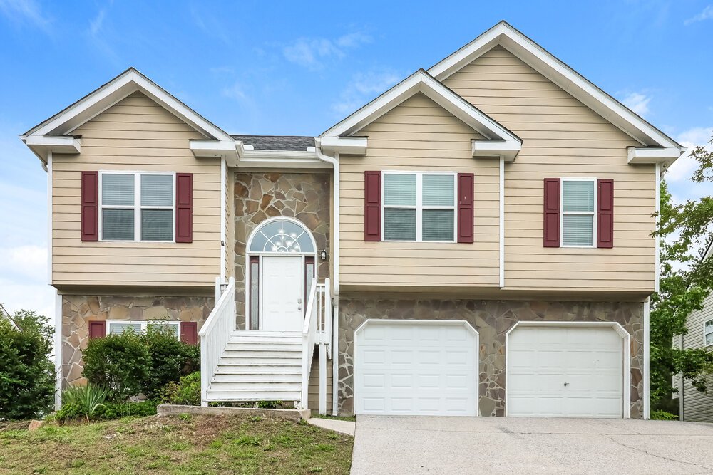 4-Bed Rental on 55 Richmond Dr photo 1