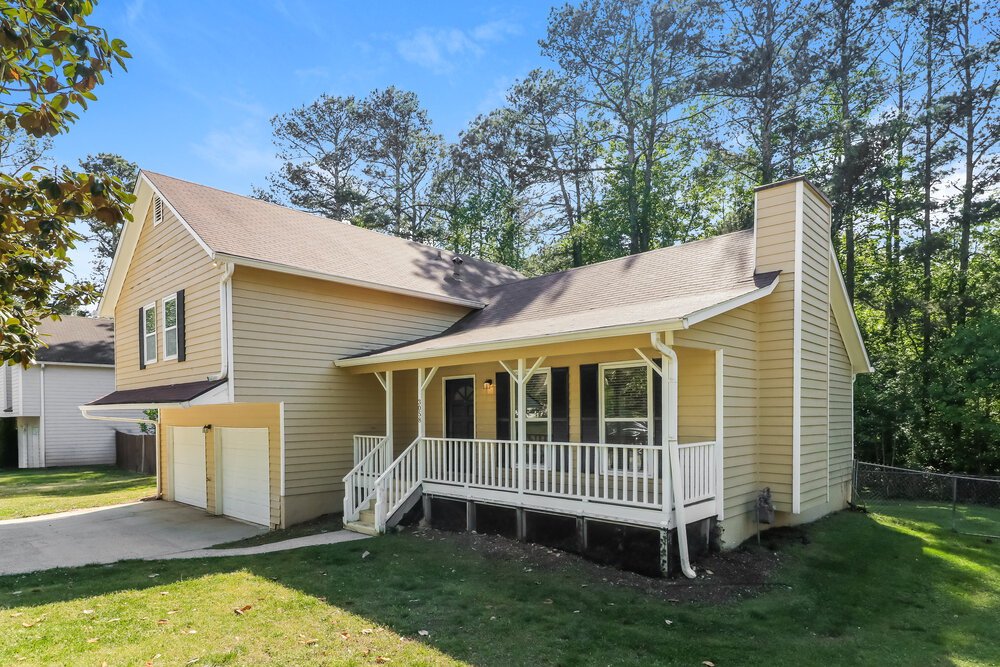 3-Bed Rental on 3058 Favor Pines photo 2