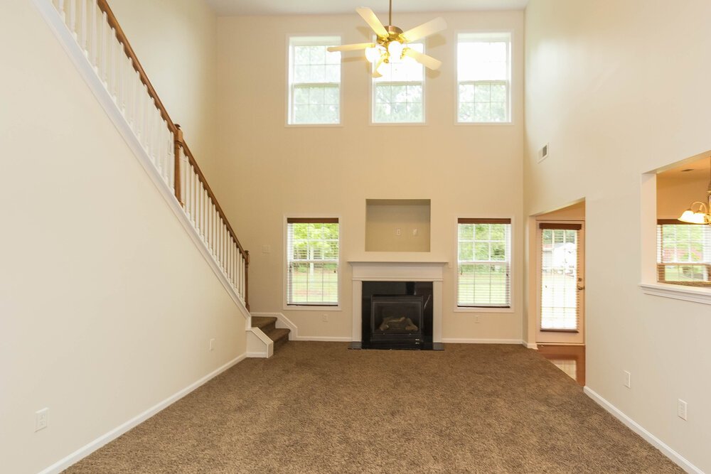 4-Bed Rental on 250 Lantana Dr photo 2