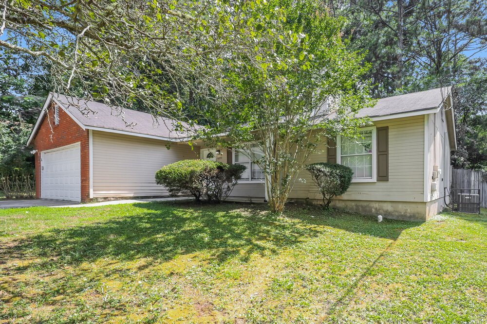3-Bed Rental on 10299 Wisteria Ln photo 3