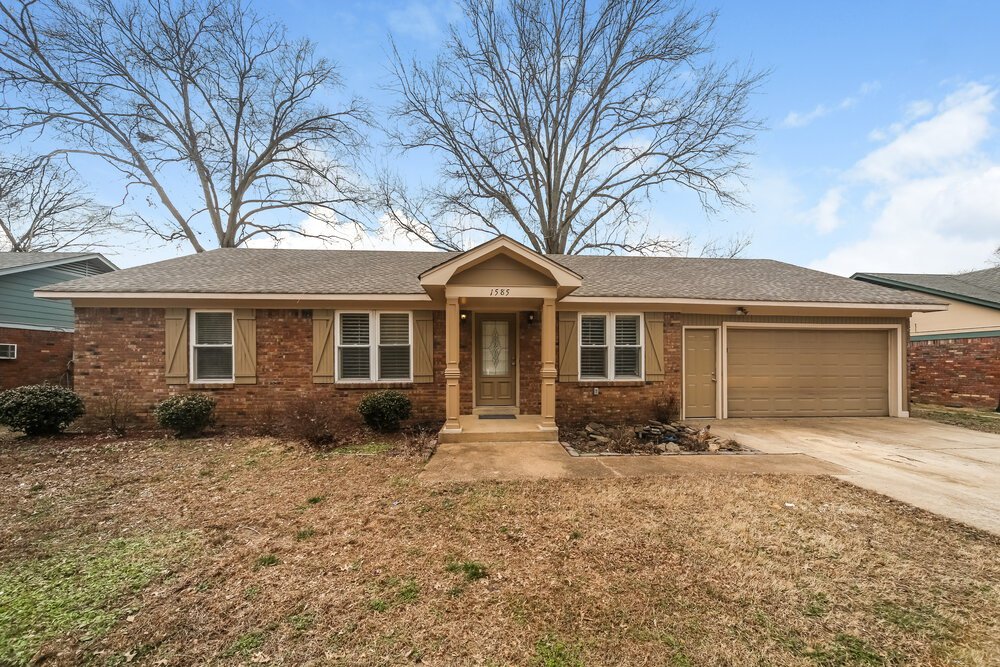 3-Bed Rental on 1585 Pepperwood St photo 3