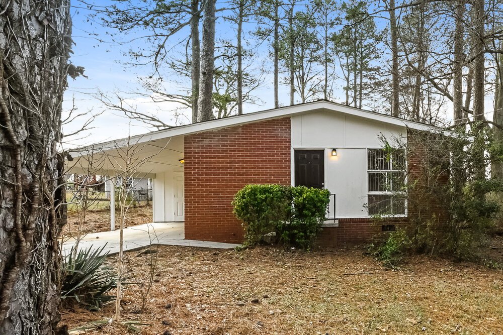 3-Bed Rental on 645 Melrose Dr photo 3