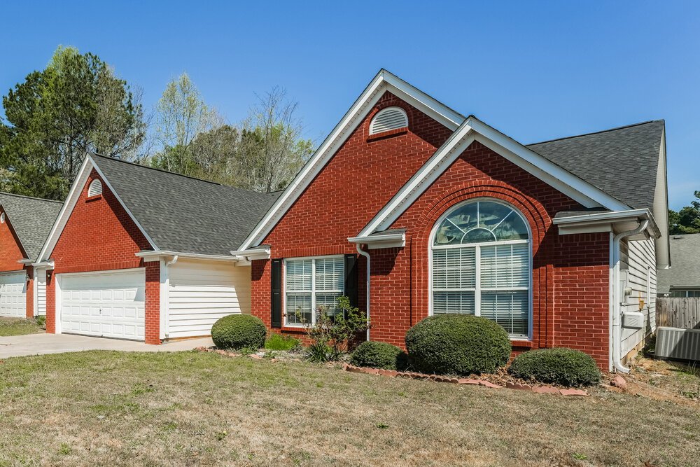 4-Bed Rental on 920 Glen Oaks photo 3