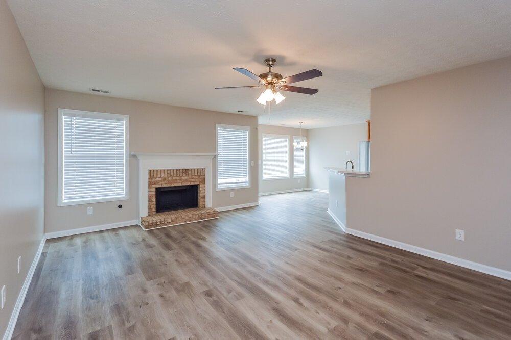 3-Bed Rental on 25 Collins Trce photo 3