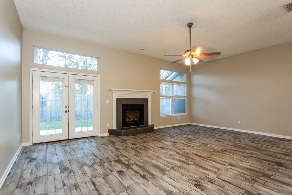4-Bed Rental on 3476 Shelley Dr photo 3