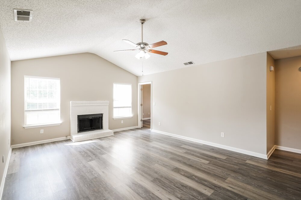 3-Bed Rental on 3944 Rock Creek photo 3