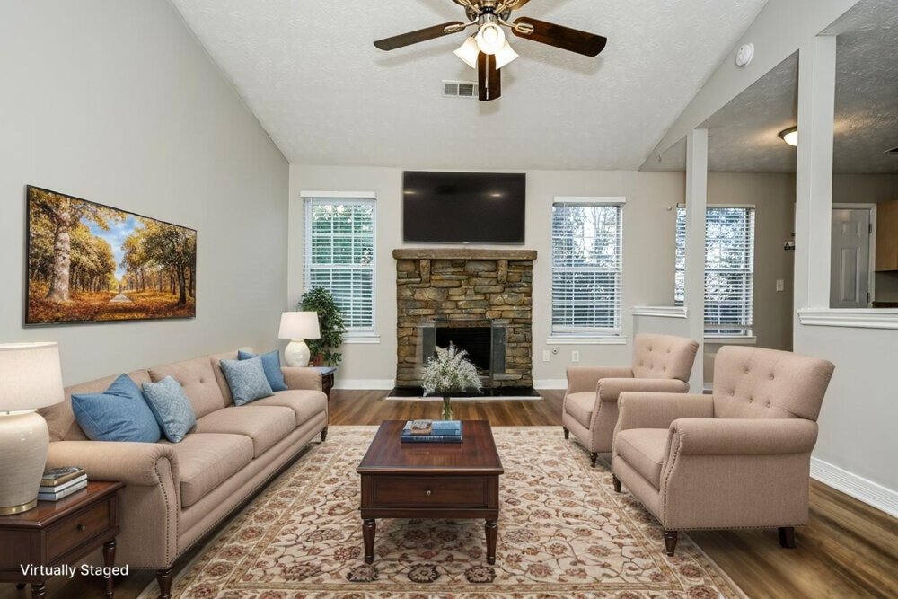 3-Bed Rental on 337 Autumn Lake photo 3
