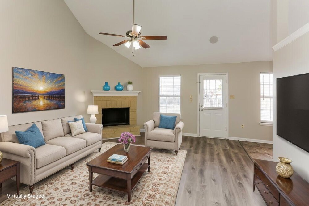 3-Bed Rental on 6688 Ross Manor photo 3