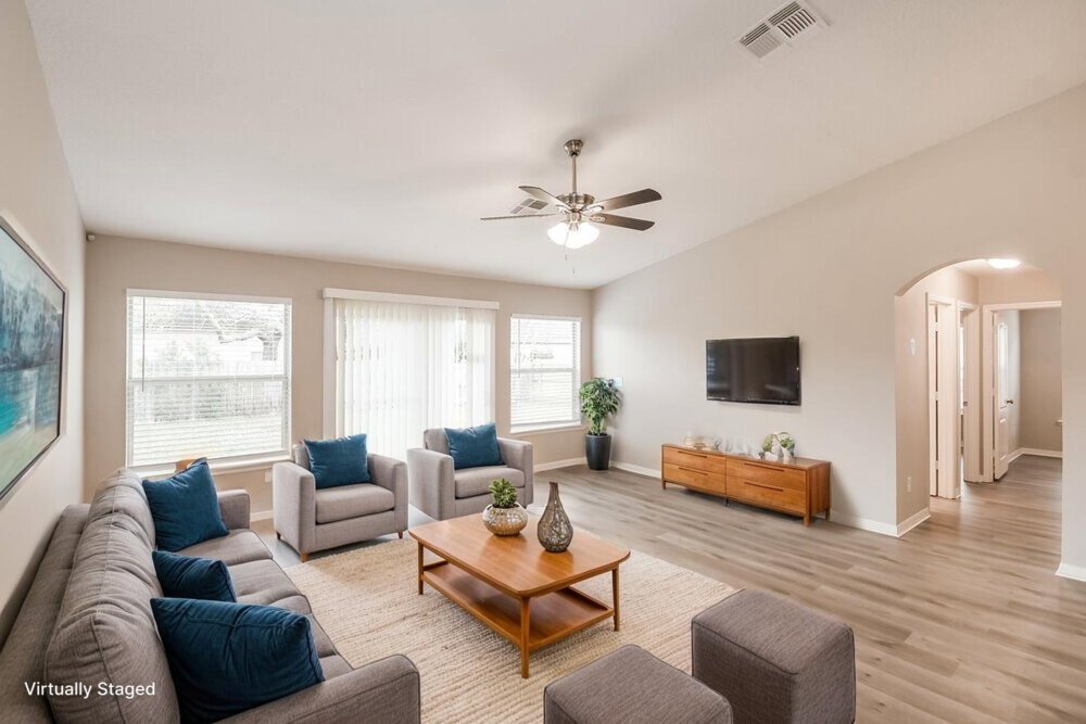 3-Bed Rental on 10161 Meadow Pointe photo 3