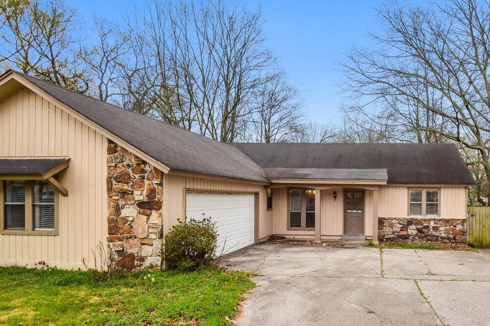 4-Bed Rental on 2176 Woodfield Park photo 3
