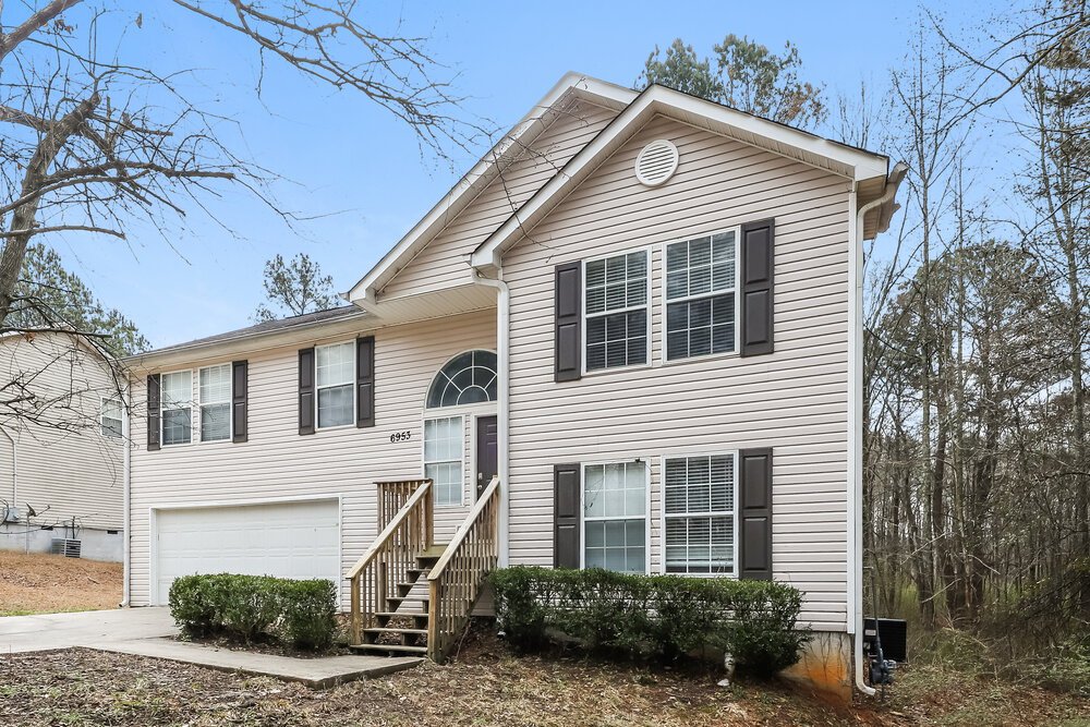 4-Bed Rental on 6953 Cave Springs photo 4