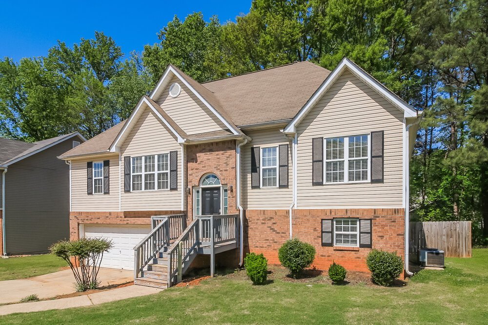 4-Bed Rental on 915 Castlerock Way photo 4