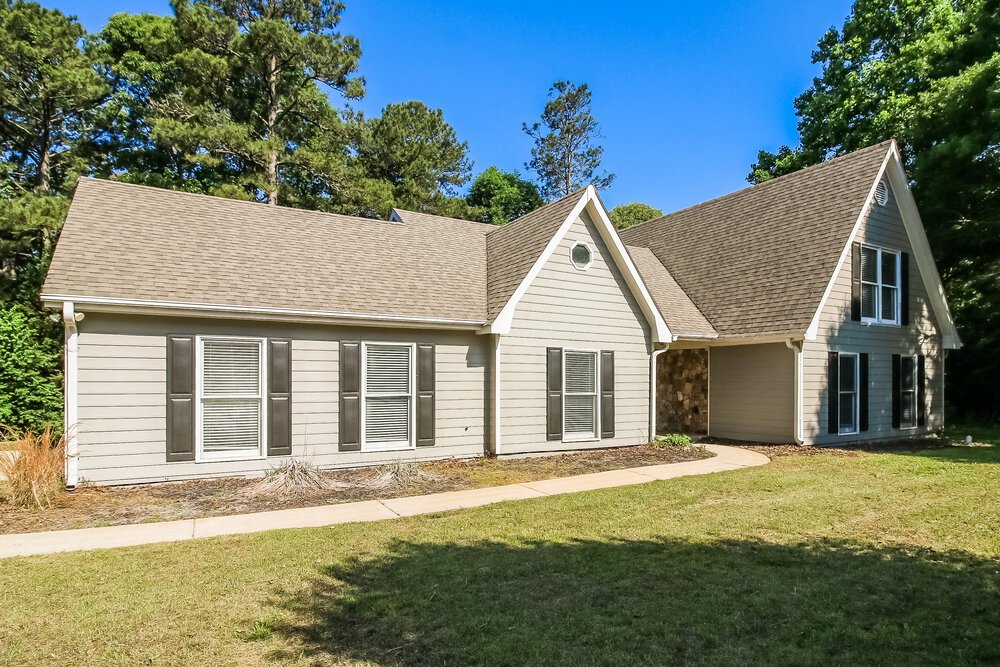 4-Bed Rental on 1001 Crown Corners photo 4