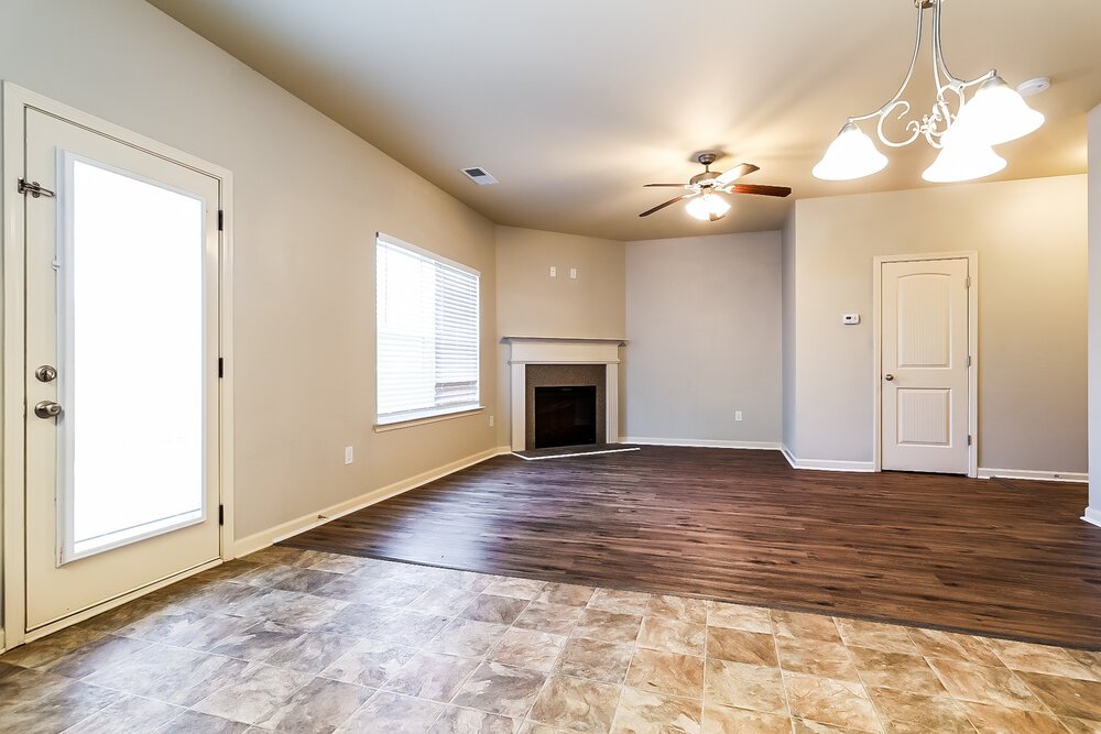 4-Bed Rental on 494 Lobdale Falls photo 4