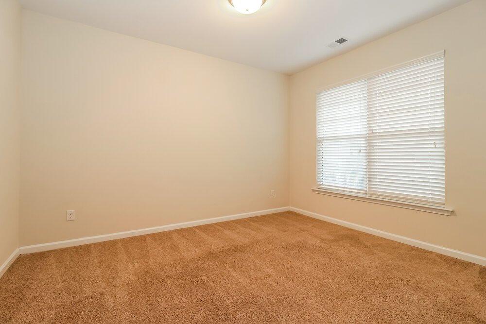 4-Bed Rental on 386 Darbys Run photo 4