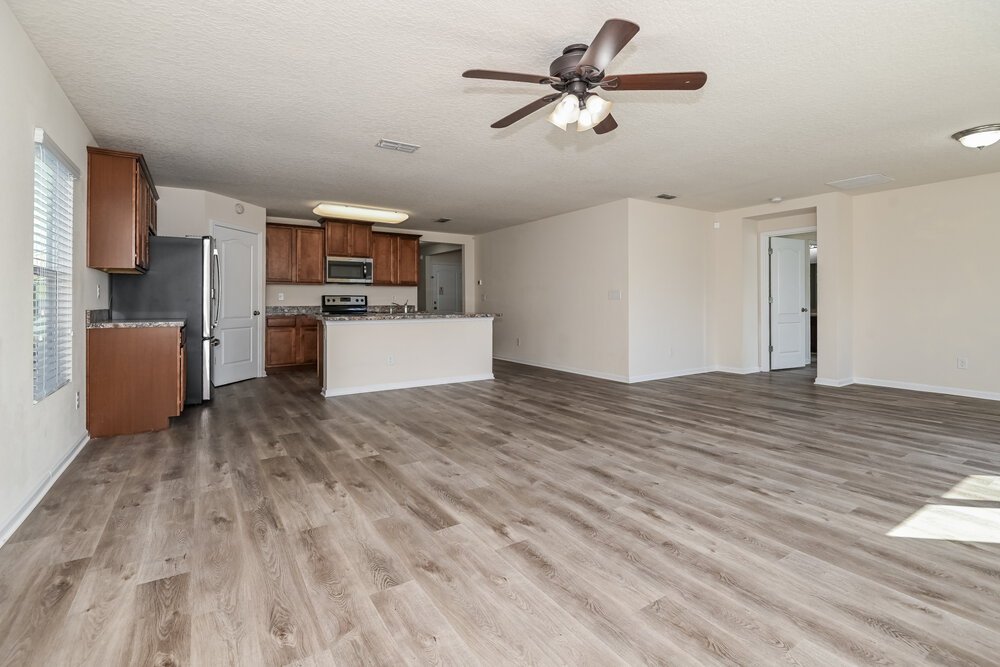 4-Bed Rental on 1944 Rock Springs photo 4