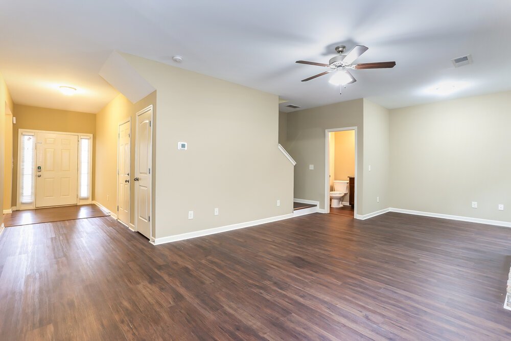 4-Bed Rental on 118 Crescent Woode photo 4