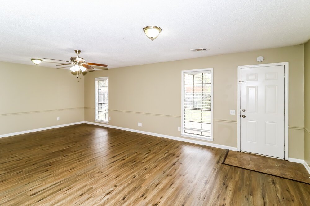 5-Bed Rental on 4784 Ross Rd photo 4