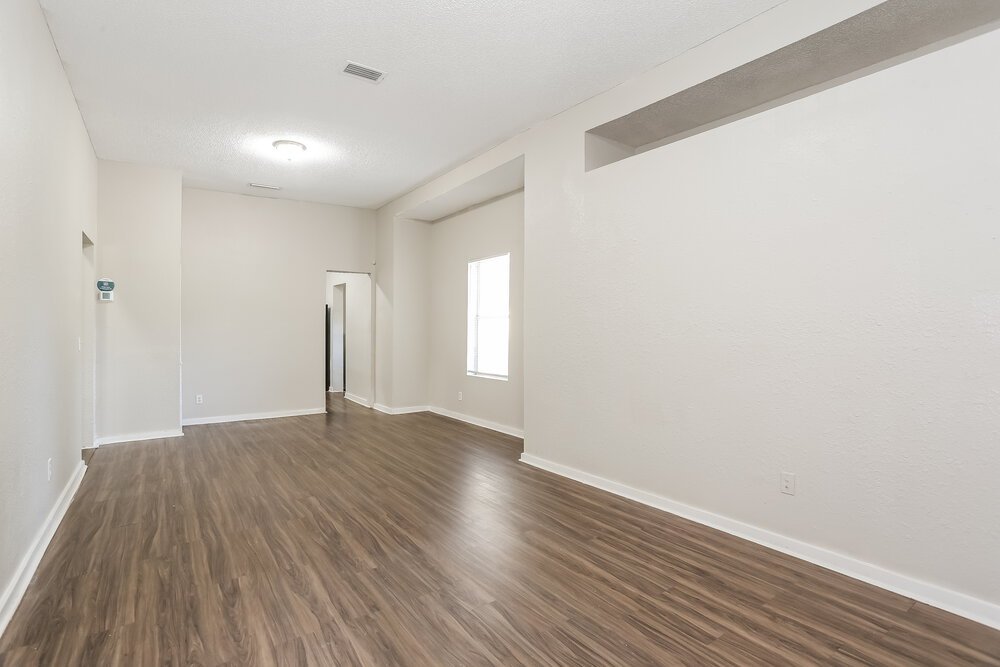 4-Bed Rental on 2839 Spring Park photo 4