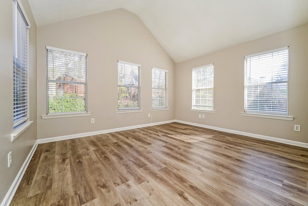 4-Bed Rental on 654 Highpoint Way photo 4