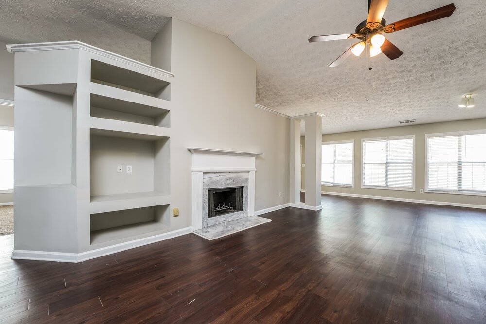 4-Bed Rental on 920 Glen Oaks photo 4