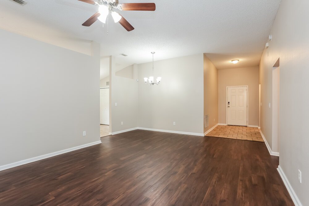 4-Bed Rental on 8628 Springtree Rd photo 4