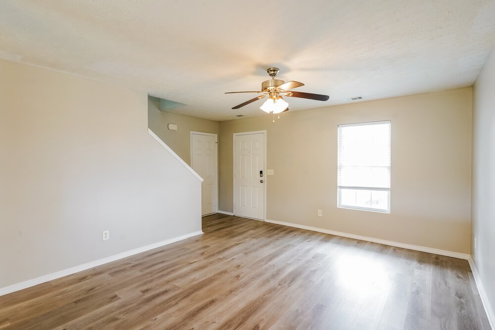 4-Bed Rental on 2893 Creekbend Dr photo 4