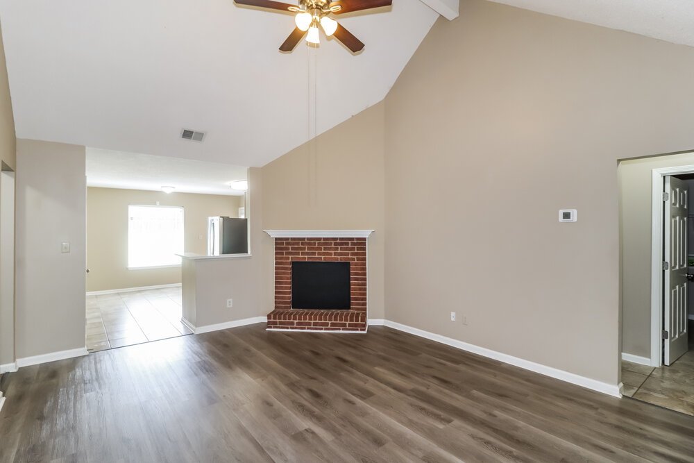 3-Bed Rental on 7091 Ireland Dr photo 4