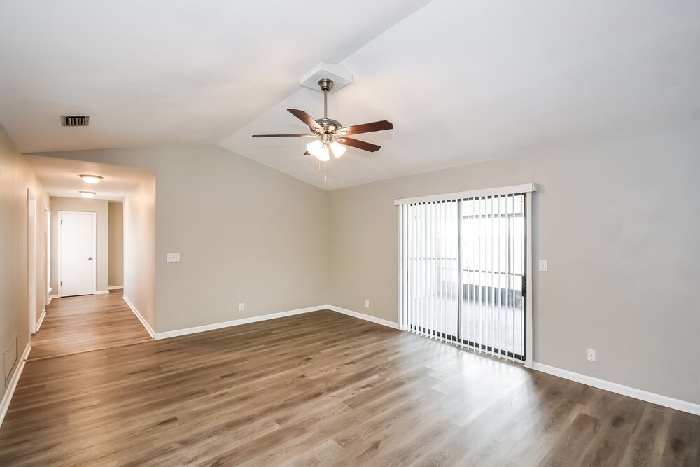 3-Bed Rental on 7152 Holiday Hill photo 4