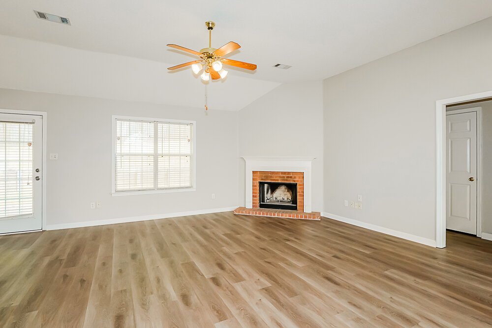 3-Bed Rental on 10352 Walden Pine photo 4