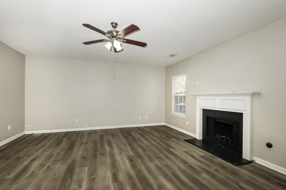 4-Bed Rental on 936 Brisley Cir photo 4