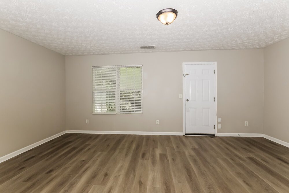 3-Bed Rental on 1902 Grove Way photo 4