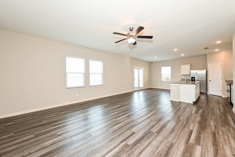 5-Bed Rental on 941 Feldman Chase photo 4