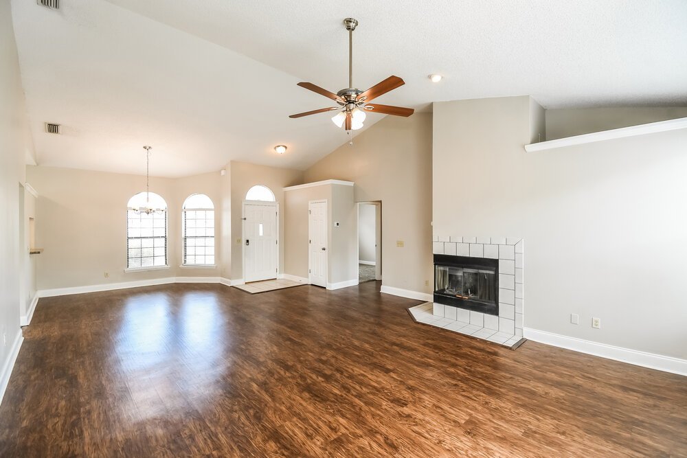 3-Bed Rental on 7711 Collins Ridge photo 4