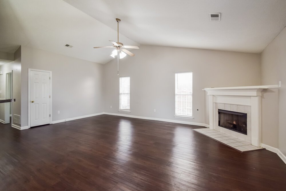 3-Bed Rental on 1708 Cherry Creek photo 4