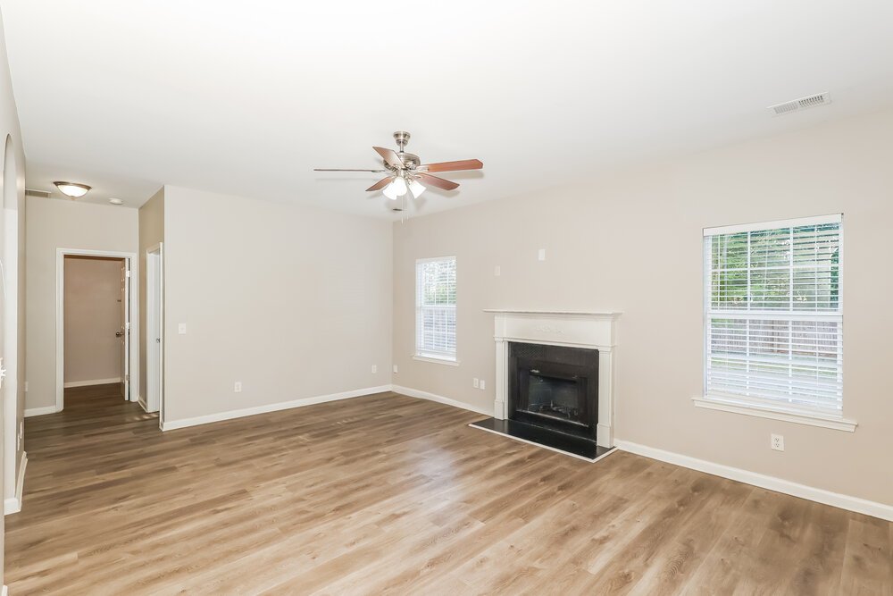 4-Bed Rental on 6325 Polar Fox photo 4