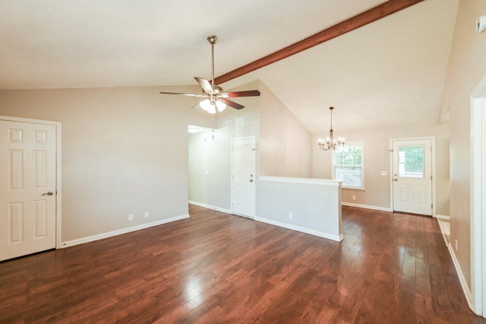 3-Bed Rental on 4936 Deerhaven Dr photo 4
