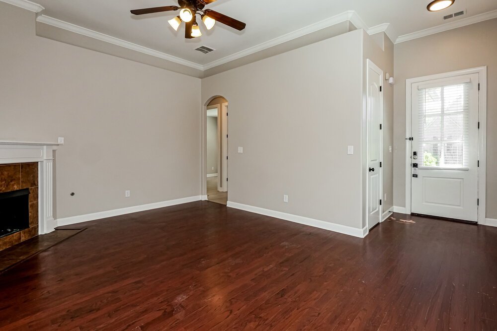 3-Bed Rental on 1941 Rochelle Ln photo 4