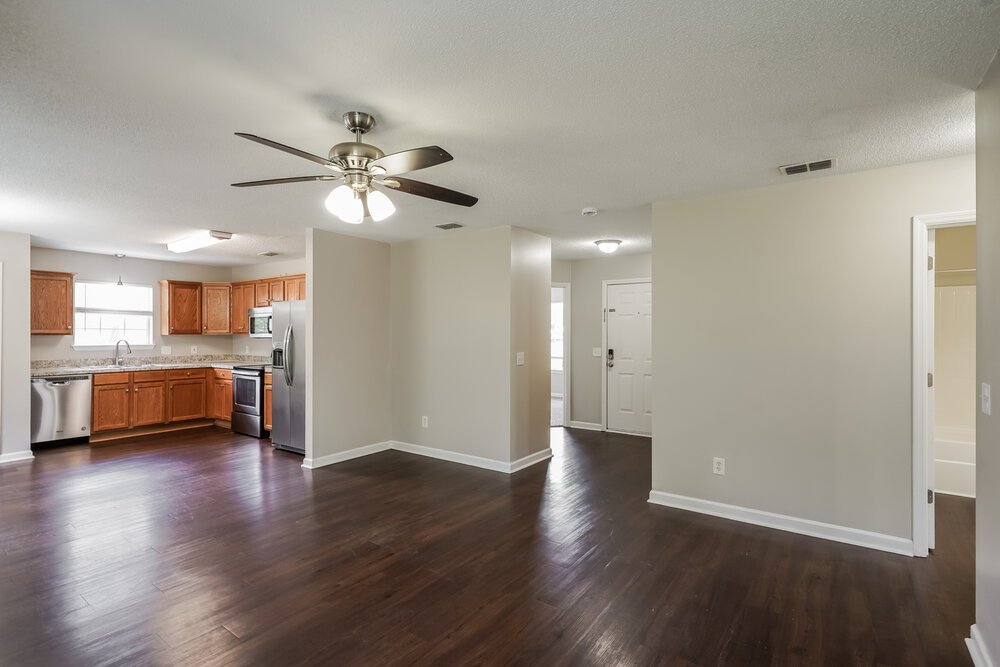 3-Bed Rental on 6620 Shadyview Drive photo 4