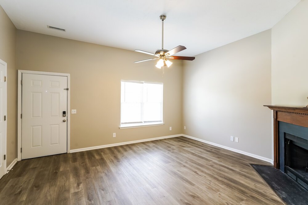 3-Bed Rental on 841 Post Oak photo 4