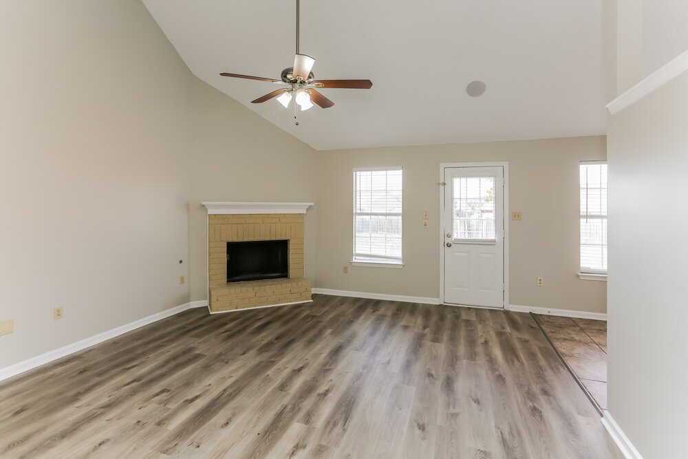 3-Bed Rental on 6688 Ross Manor photo 4