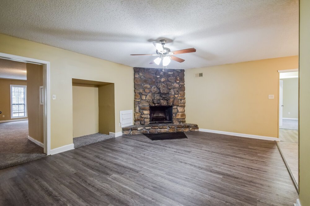 4-Bed Rental on 2176 Woodfield Park photo 4