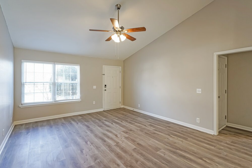 3-Bed Rental on 7016 S Hampton photo 4